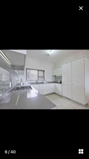 Lovely Luxury 1 Bedroom Apartment with scenic views & pool in Waterfall - The Polofields Estate